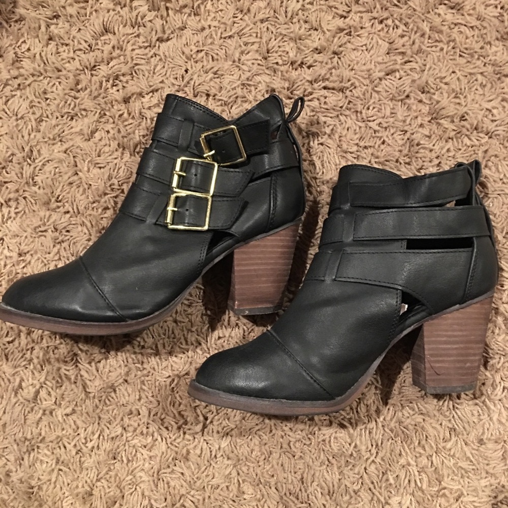 Mossimo ankle boots size 6.5